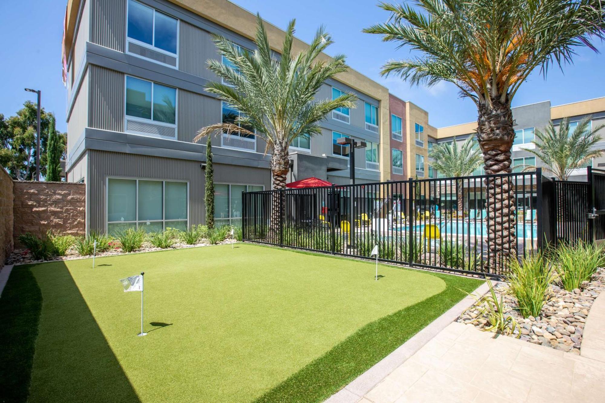 Home2 Suites By Hilton Carlsbad, Ca Bagian luar foto